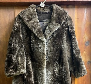 lot 128 image: Vintage Fur Coat from Basdeka of Mpls