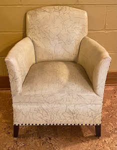 lot 135 image: Vintage Vinyl Chair with Rivet Detailing