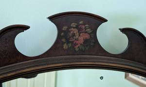 lot 50 image: Beautiful Vintage Walnut Vanity with Floral Veneer