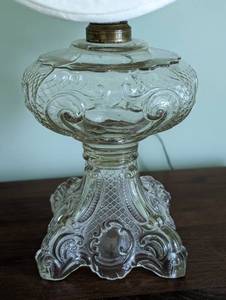 lot 56 image: Pair of Antique American Pressed Glass Table Lamps