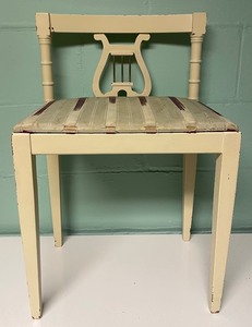 lot 209 image: Petite Vintage Chair