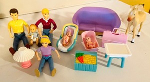 lot 140 image: Fisher Price Doll House with Accessories