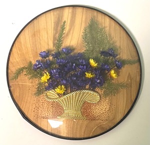 lot 218 image: Assortment of Five Vintage Framed Decorative Pieces