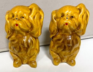 lot 220 image: Vintage Salt and Pepper Shakers