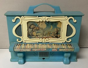lot 232 image: Two Vintage Toys