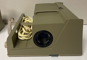 lot 233 image: Montgomery Ward Quality Projector for 2x2 Slides