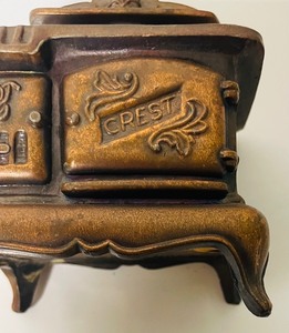 lot 239 image: Vintage Crest Cast Metal Miniature Stove