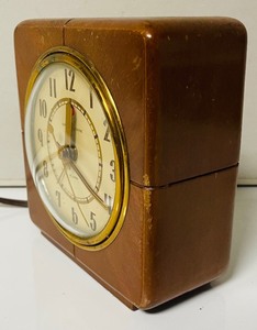 lot 244 image: Vintage General Electric Wooden Clock