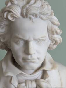 lot 92 image: Small Porcelain Ludwig von Beethoven Bust