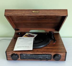 lot 158 image: Memorex TurntableRadio