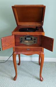 lot 160 image: Crosley Turntable Console with AMFM and CD Player