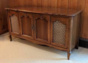 lot 163 image: Vintage Wood Stereo Console