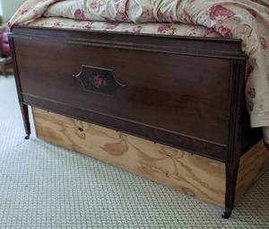 lot 51 image: Vintage Full Size Bed Frame