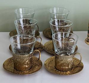 lot 175 image: Vintage Gold Colored Glassware Sets