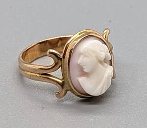 lot 182 image: 10k Gold Cameo Childrens Ring