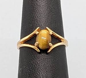 lot 185 image: 18k Gold and Tigers Eye Ring