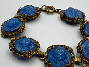 lot 270 image: Lovely Vintage Gold Tone and Rose Detailed Bracelet