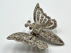 lot 262 image: Vintage Rhinestone Butterfly Clip