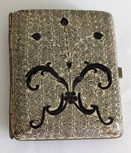 lot 197 image: Vintage Cigarette Cases and Pipe Accessories