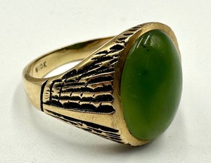 lot 273 image: 10k Jade Ring