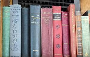 lot 25 image: Large Variety of VintageAntique Books