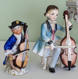 lot 31 image: Vintage Painted Porcelain Figurines