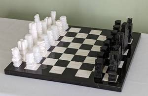 lot 283 image: Onyx and Marble Chess Set