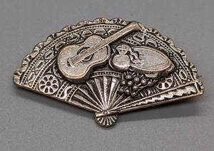 lot 189 image: Pair of Sterling Silver Musical Instrument Brooches