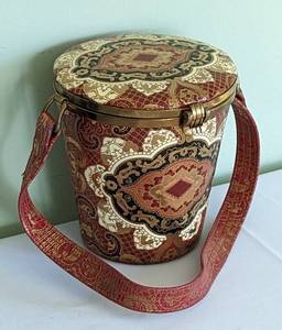 lot 297 image: Petite Asian Box Purse