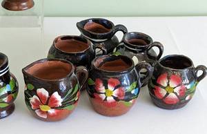 lot 354 image: Small Painted Mexican Pottery Mugs