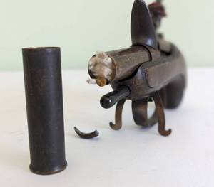 lot 361 image: Dunhill Flintlock Tinder Table Lighter