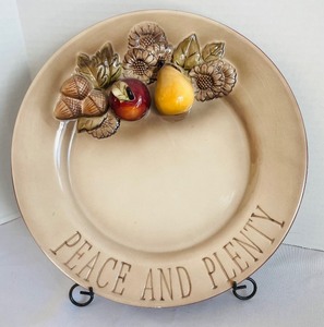 lot 388 image: Delightful Decor Grouping