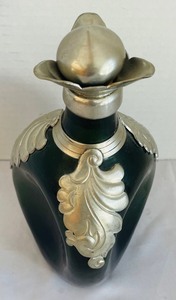 lot 390 image: Vintage Green Glass Decanter