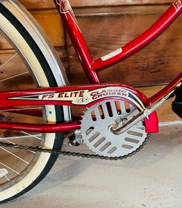 lot 400 image: F.S. Elite Classic Cruiser Bicycle