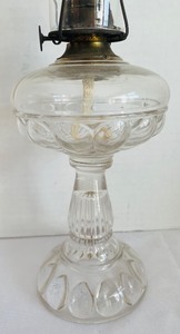 lot 410 image: Vintage Clear Glass Oil Lamp