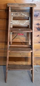 lot 403 image: 4 Foot Wooden Ladder