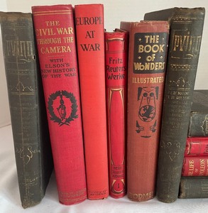 lot 423 image: Vintage Books