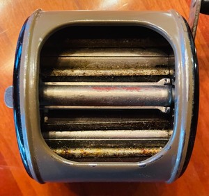 lot 432A image: Vintage Double Edged Razor Sharpener