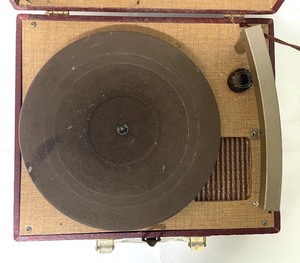 lot 307 image: Beam Radionics Corp Phonomaster Turntable