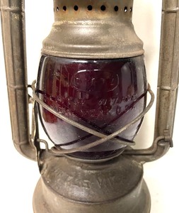 lot 312 image: Vintage Dietz Little Wizard Oil Lamp