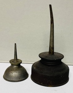 lot 313 image: 6 Vintage Oil Cans