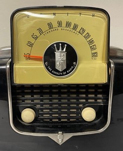 lot 317 image: Vintage Zeinith Radio