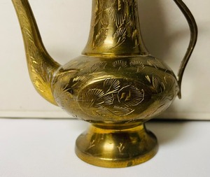 lot 318 image: Beautiful Brass Vintage Table Lighter from India