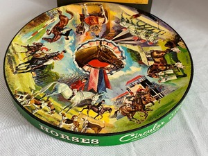 lot 438 image: Vintage Cat Themed Crewel Embroidery and a Circular Jigsaw puzzle