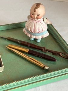 lot 436 image: Fun Vintage Things