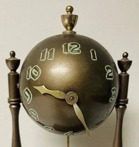 lot 328 image: Vintage Clock by Globe Clock Company