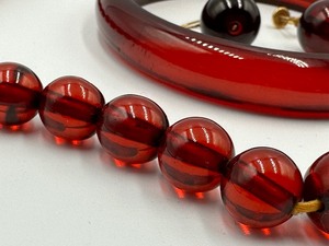 lot 47 image: Lovely Vintage Beaded Necklace with Matching Earrings and Bracelet