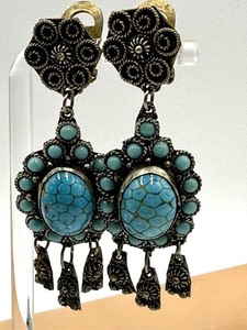 lot 34 image: Vintage Silver and Turquoise Jewelry Pieces