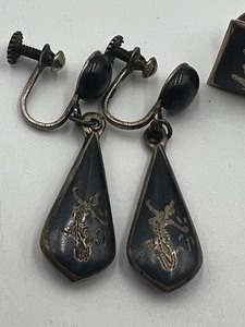 lot 456 image: Vintage Siam Silver Screw Back Earrings and Pin