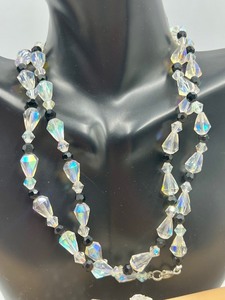lot 449 image: Vintage Sparkling Costume Jewelry Pieces